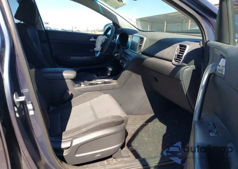 2020 Kia Sportage Lx z USA, uszkodzony, nr VIN KNDPMCAC7L7747491